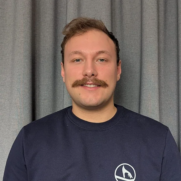 Angestellter Physiotherapeut Tom Decker