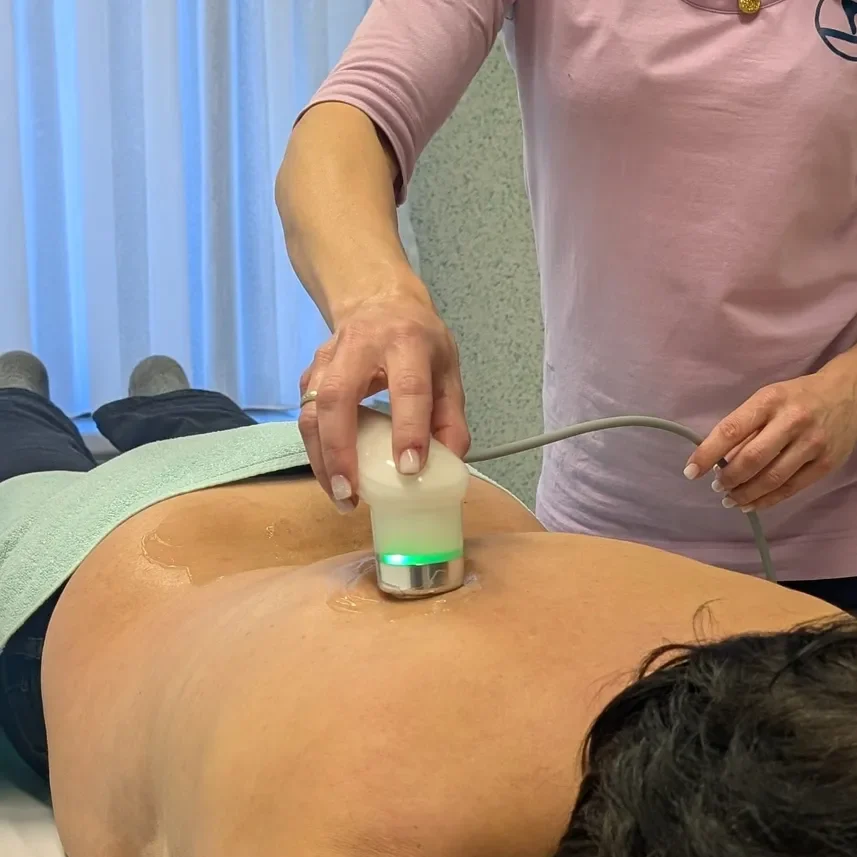 Ultraschallbehandlung in der Physiotherapie Praxis Nancy Köhler in Geyer